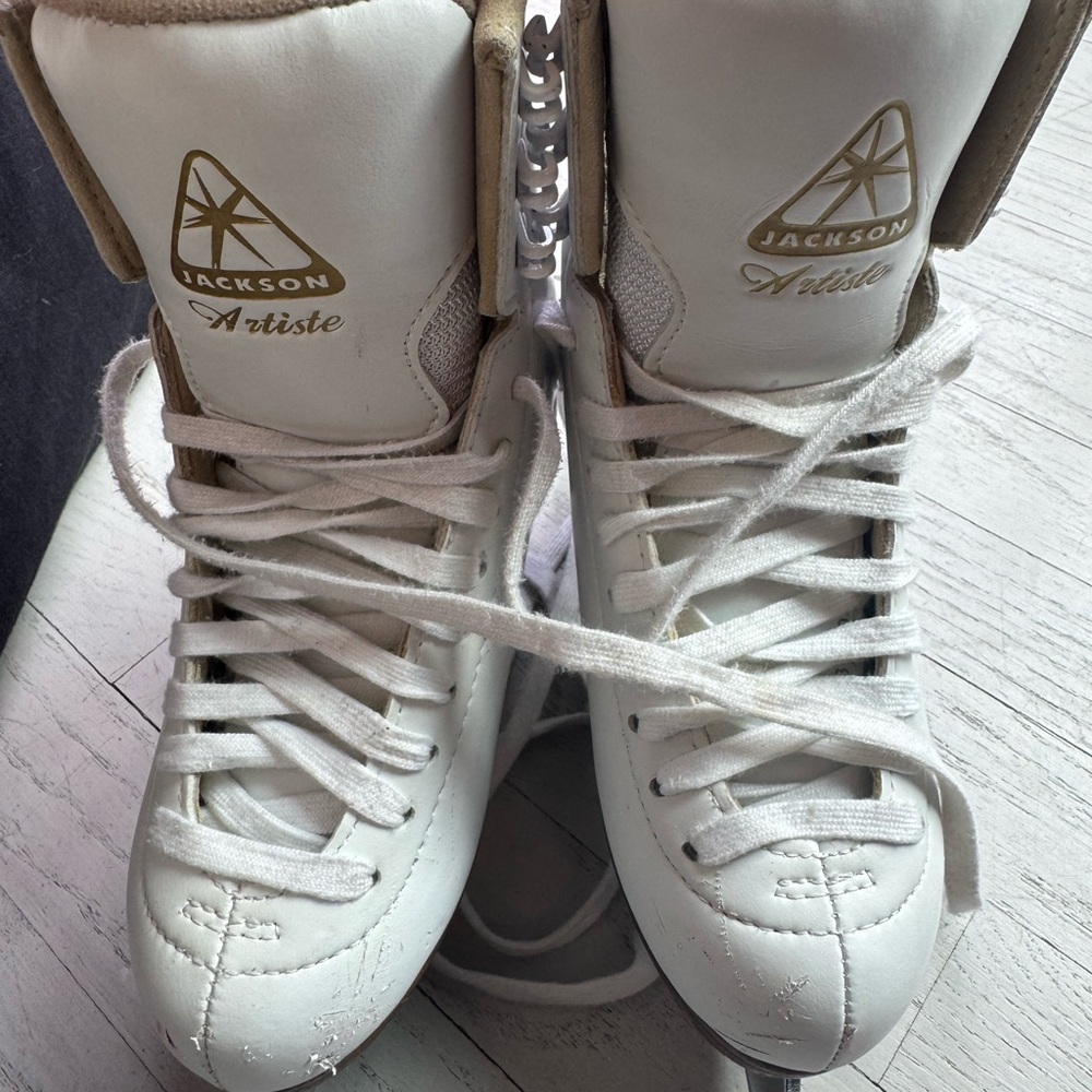 JACKSON Artiste White Girls' Figure Skates in Size 2C